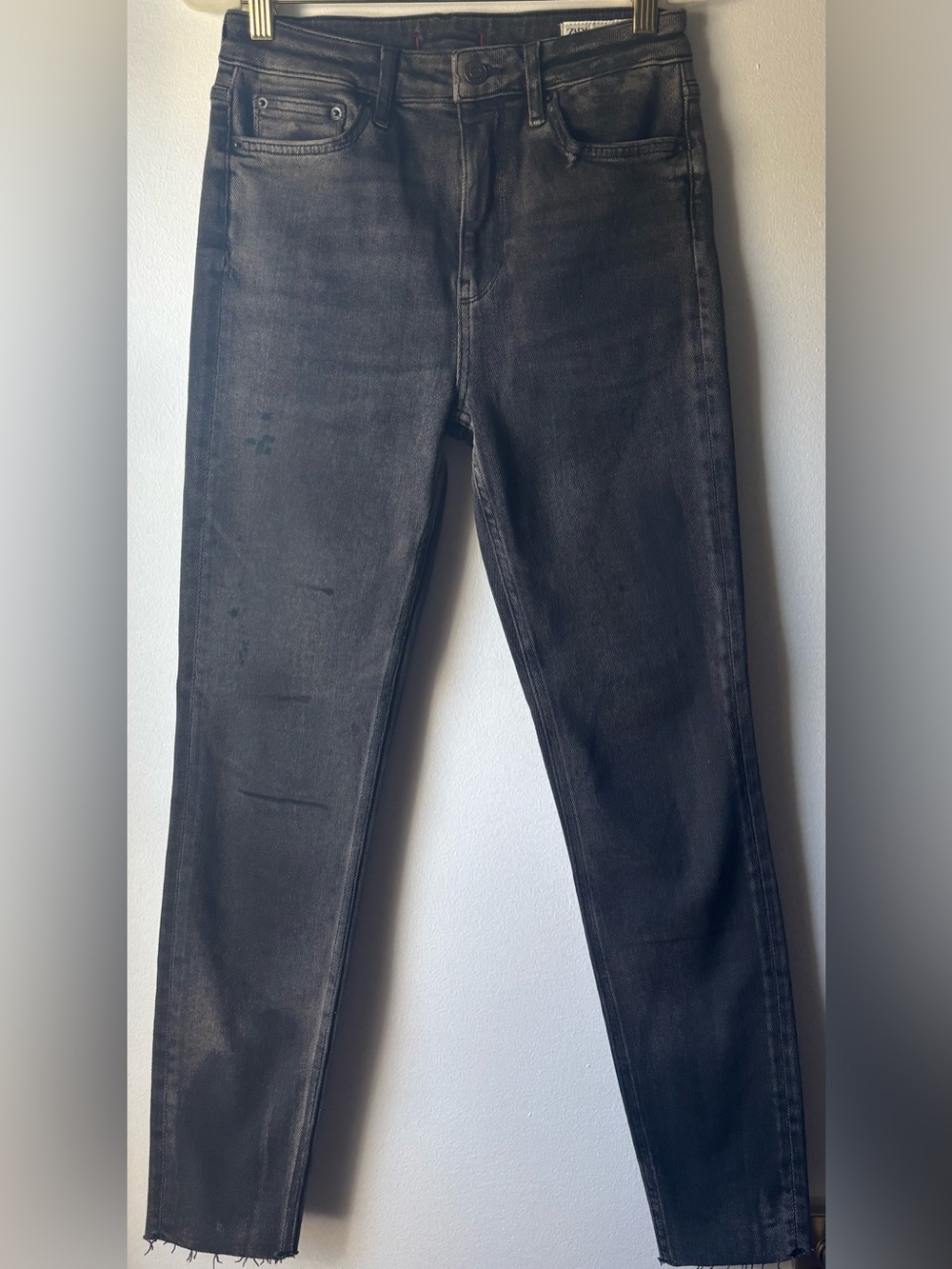 EUC Zara Women’s Super Distressed Mid-Rise Skinny Jeans in Dark Grey Size 28